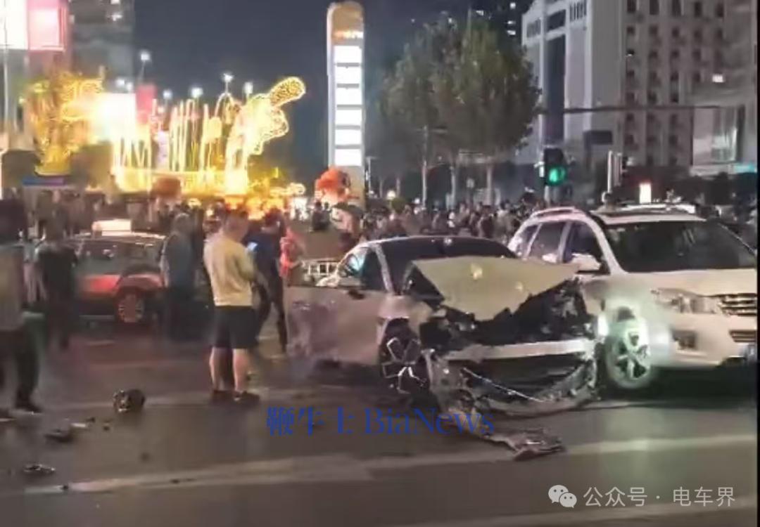 小米SU7路口连撞8辆汽车、7辆电动车，当地：未造成人员死亡，车主已被警方控制