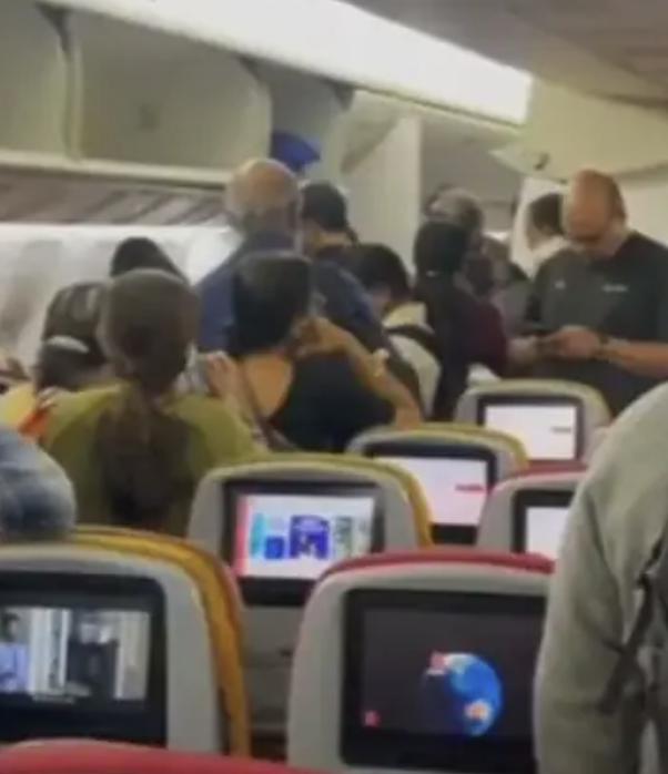 印度航空公司又有航班发动机故障，乘客被迫下机
