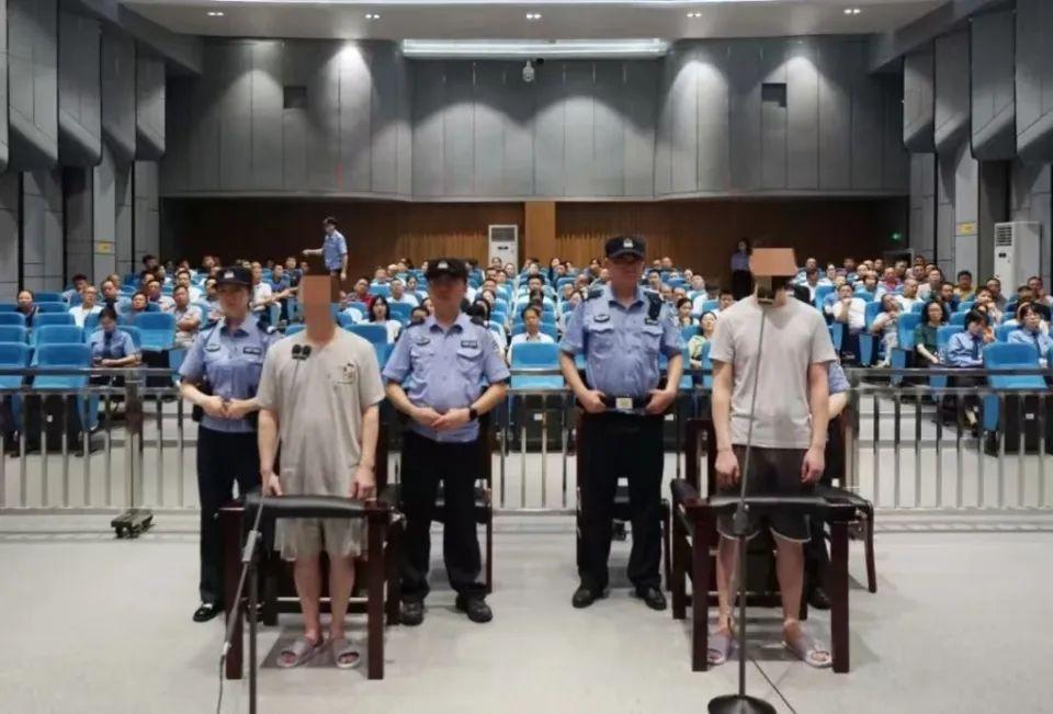 侵吞学生伙食费近350万元，湖南一中学总务处主任和采购员被判刑