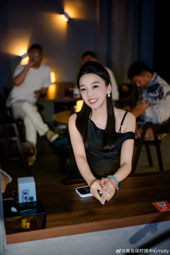 保时捷女销冠又成半年度销冠，上半年卖出近百台，本人：属实，有望打破纪录；此前因被造黄谣报警