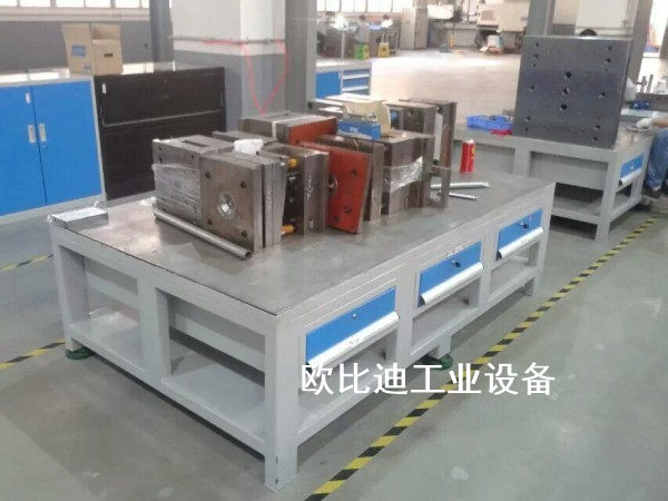 钢板模具工作台_重型飞模桌_8门柜工模房操作台维修台
