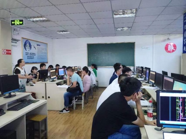 建筑塔吊司机是干什么的