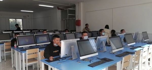 为没有专业的学历找好工作发愁吗？