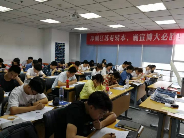 工作还是选择五年制专转本，看完后再做决定