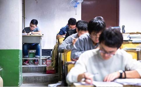 青岛卓远学校高中语文课程