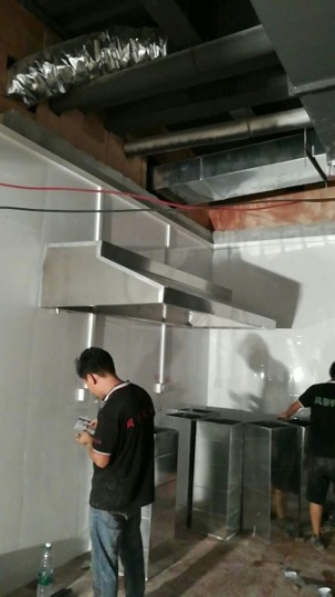 深圳坪山厨房不锈钢烟罩制作安装烧烤店排油烟系统改效果