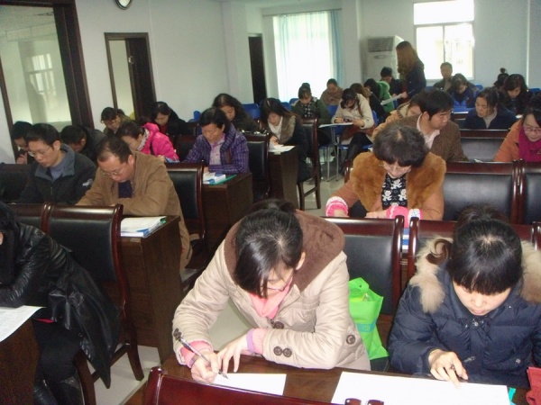 荆州会计培训班培训中级，长江教育让您点点圆梦