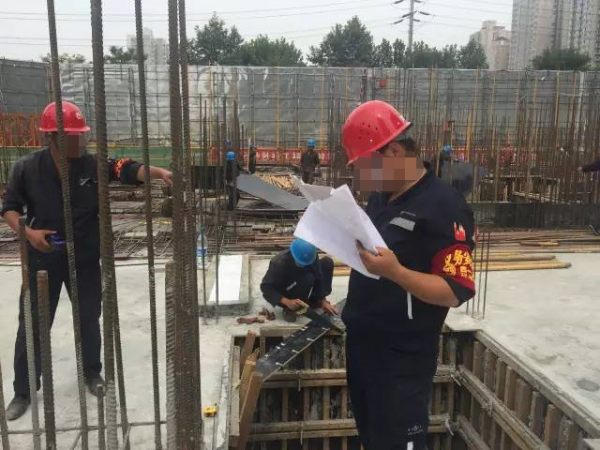 资料员要及时将施工中各种变更文件发放给技术有关人员
