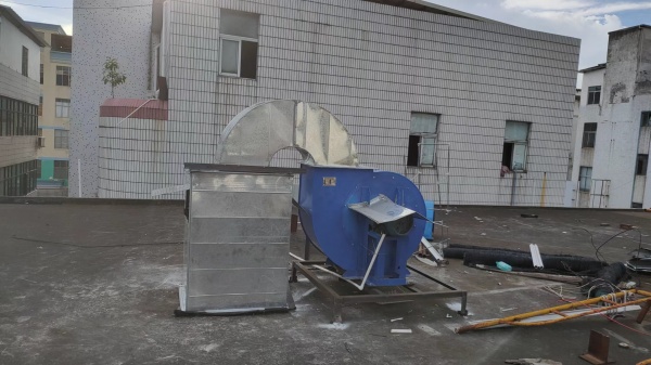大鹏新区坭炉烤肉店上排烟管道制作安装抽风机净化器