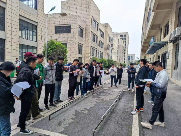 想在检测公司上班找建达学校考上岗证书