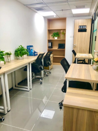 精装修办公室直租，提供完善的配套服务，创客齐聚带注册