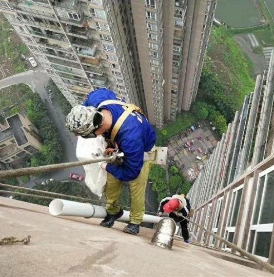 昆明远洋风景小区专业高空外墙各种水管安装 维修 更换