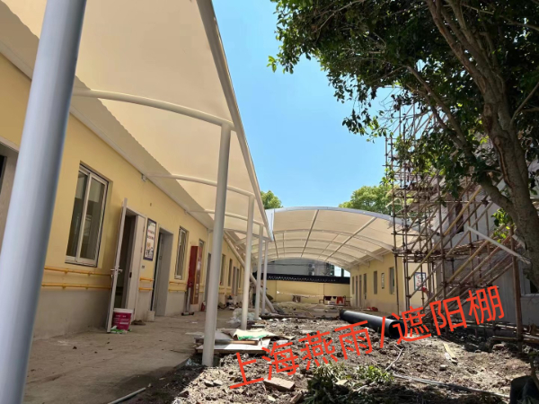 威海市汽车遮阳棚定制,走廊门头雨棚施工图纸设计,生产施工一体成型