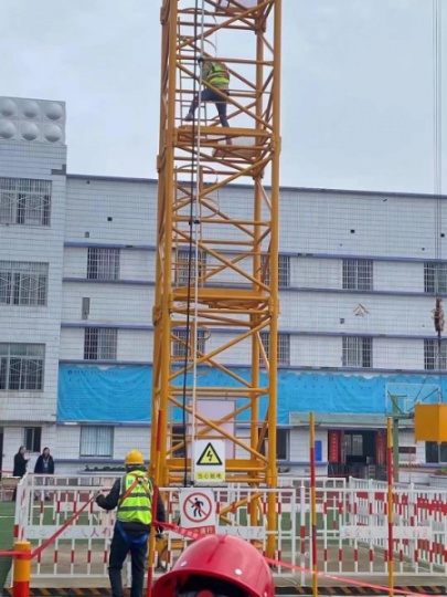 为什么汽车起重机可以在公路上通行呢