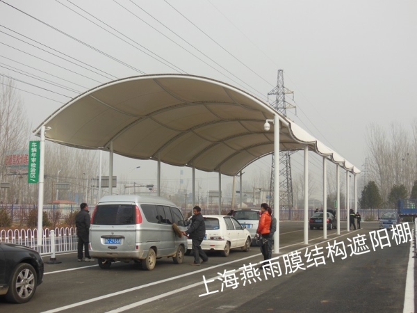 【小轿车停车棚】拉杆式汽车停车棚-十字路口遮阳挡雨棚款式