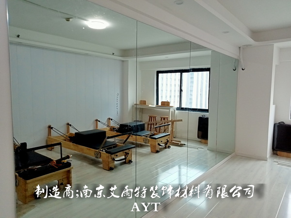 会所健身房镜子