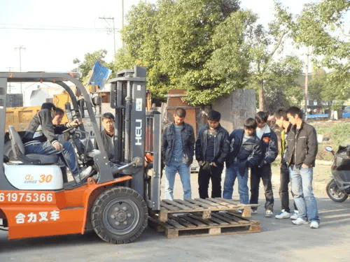 龙华龙岗叉车司机证考试多少分合格预计培训多长时间