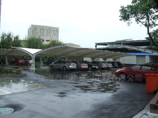 燕雨双表亚克力遮阳棚 金桥镇美观汽车棚 高行镇移动推拉棚价格