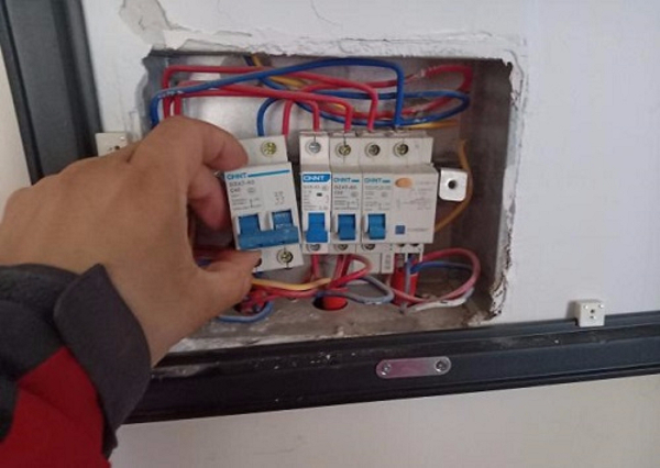 太原双塔南路安装维修灯具 热水器浴霸安装维修 拆装插座换开关