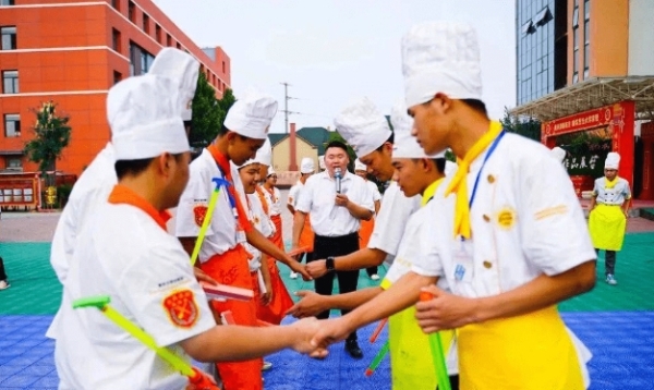 想要学习厨师并考厨师证，哪提供培训呢？