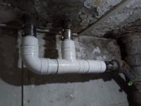 太原市水西门厨房厕所下水管道维修故障、铸铁管改换塑料管