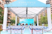 阜阳市颍东区舞台灯光音响桁架喷绘显示屏摄影摄像会议布置设备租赁主营：背景板、签到墙、X展架、易拉宝、