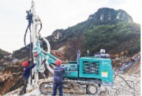 俄罗斯孔山重工履带式潜孔钻机KS168